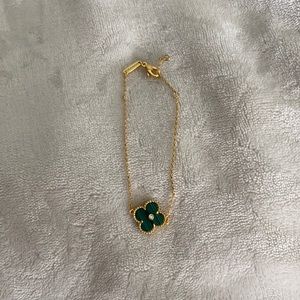 Beautiful clover bracelet
